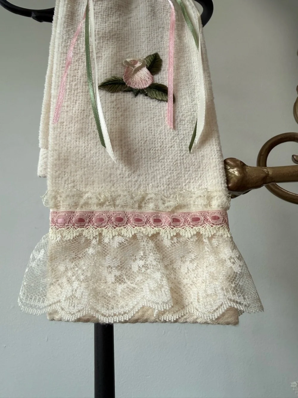 🌸 Hand Crafted Cream and Pink Embroidered Rose Towel & Toilet Paper Holder 🌸